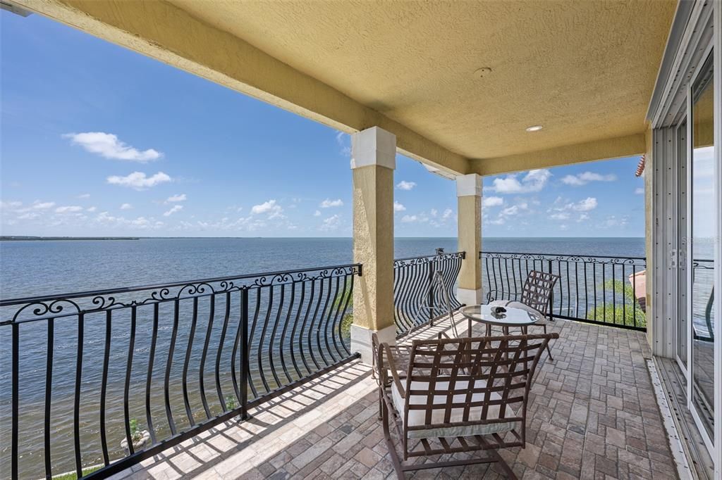 For Sale: $2,775,000 (4 beds, 4 baths, 4816 Square Feet)