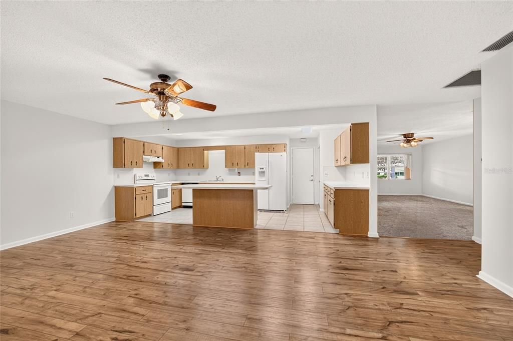 For Sale: $149,999 (2 beds, 2 baths, 1503 Square Feet)