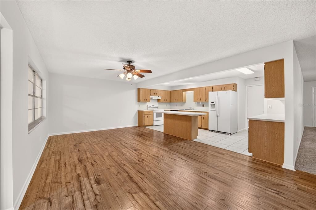 For Sale: $149,999 (2 beds, 2 baths, 1503 Square Feet)