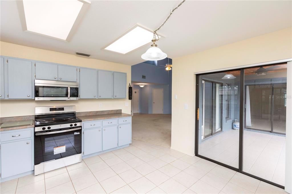 En Venta: $275,000 (3 camas, 2 baños, 1545 Pies cuadrados)