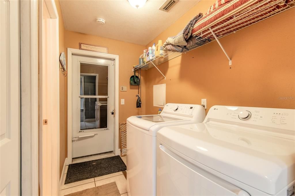 En Venta: $320,000 (3 camas, 2 baños, 2002 Pies cuadrados)