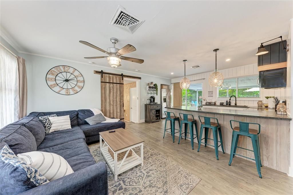 For Sale: $375,000 (3 beds, 1 baths, 951 Square Feet)