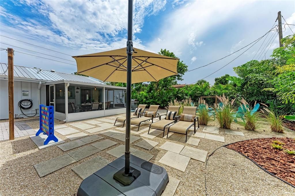 For Sale: $375,000 (3 beds, 1 baths, 951 Square Feet)