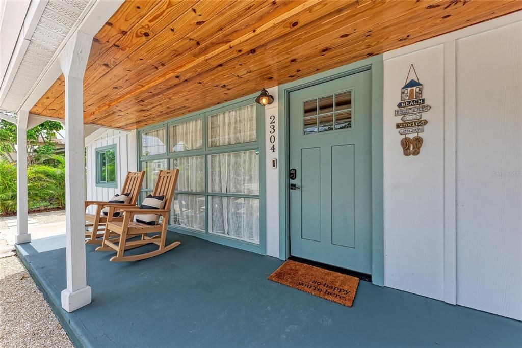 For Sale: $375,000 (3 beds, 1 baths, 951 Square Feet)