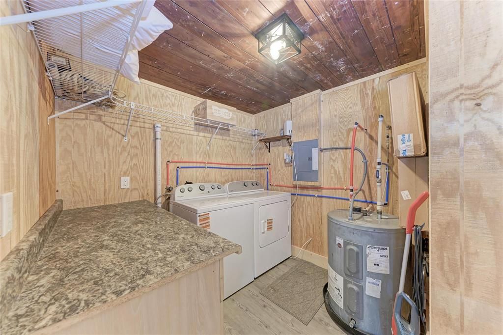 For Sale: $375,000 (3 beds, 1 baths, 951 Square Feet)