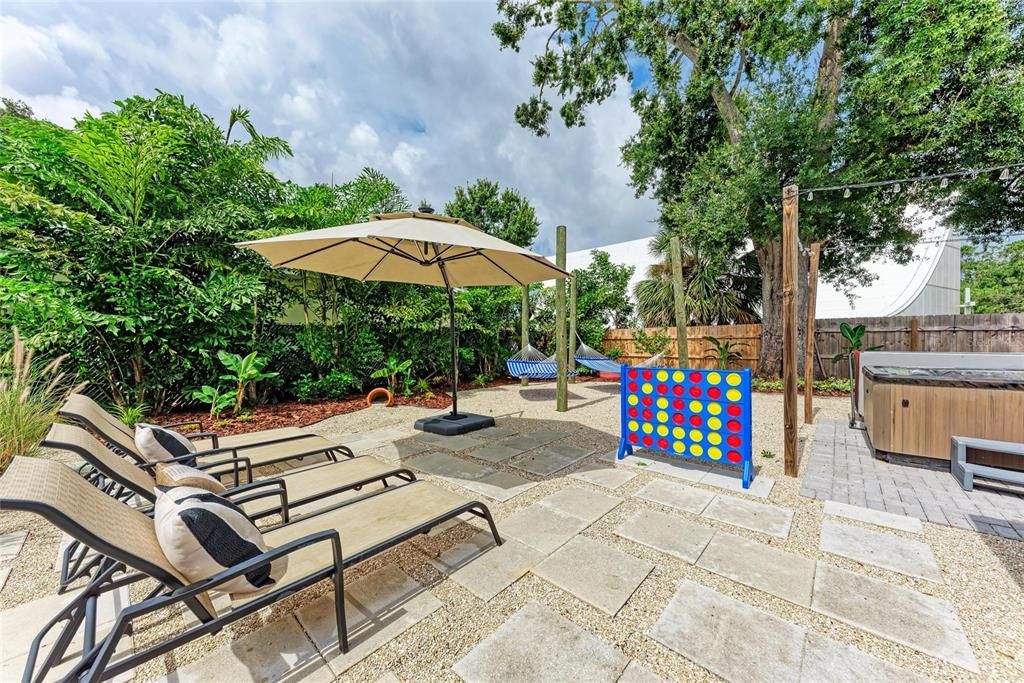 For Sale: $375,000 (3 beds, 1 baths, 951 Square Feet)