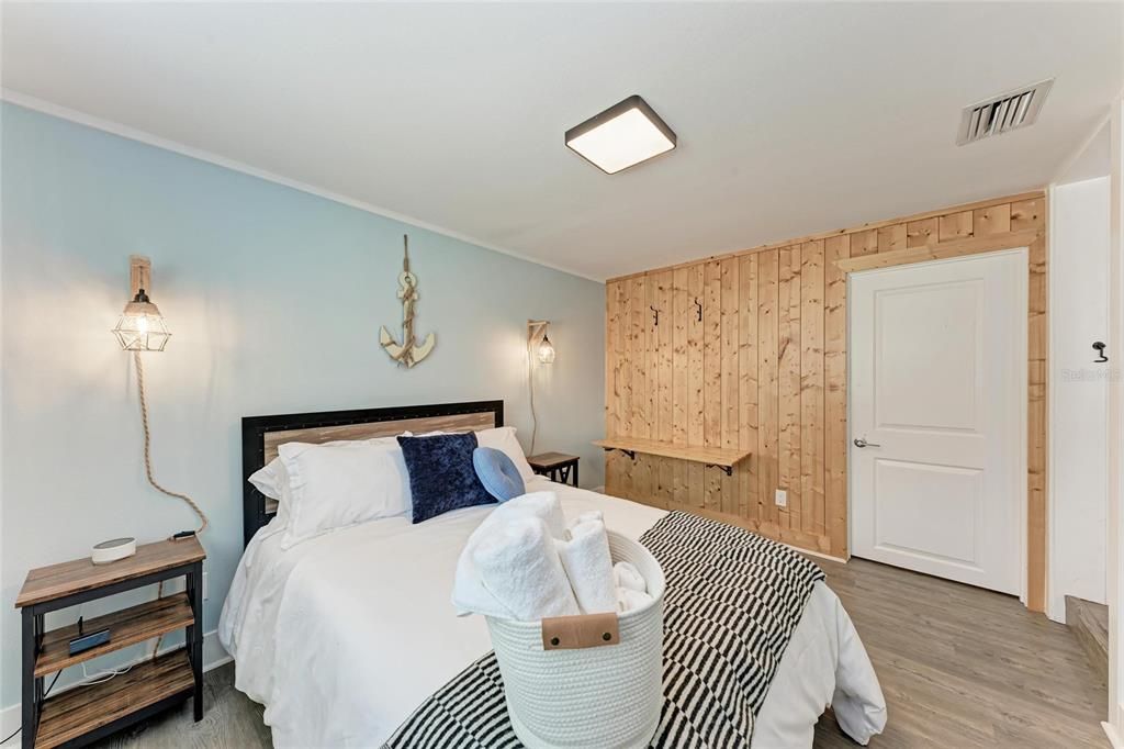 For Sale: $375,000 (3 beds, 1 baths, 951 Square Feet)