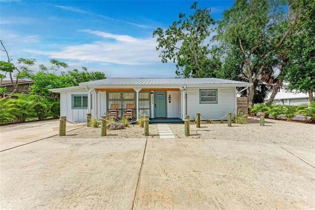 For Sale: $375,000 (3 beds, 1 baths, 951 Square Feet)