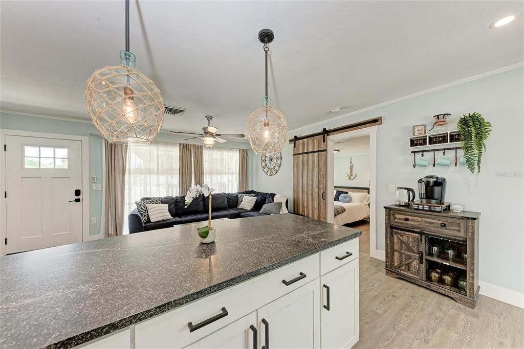 For Sale: $375,000 (3 beds, 1 baths, 951 Square Feet)