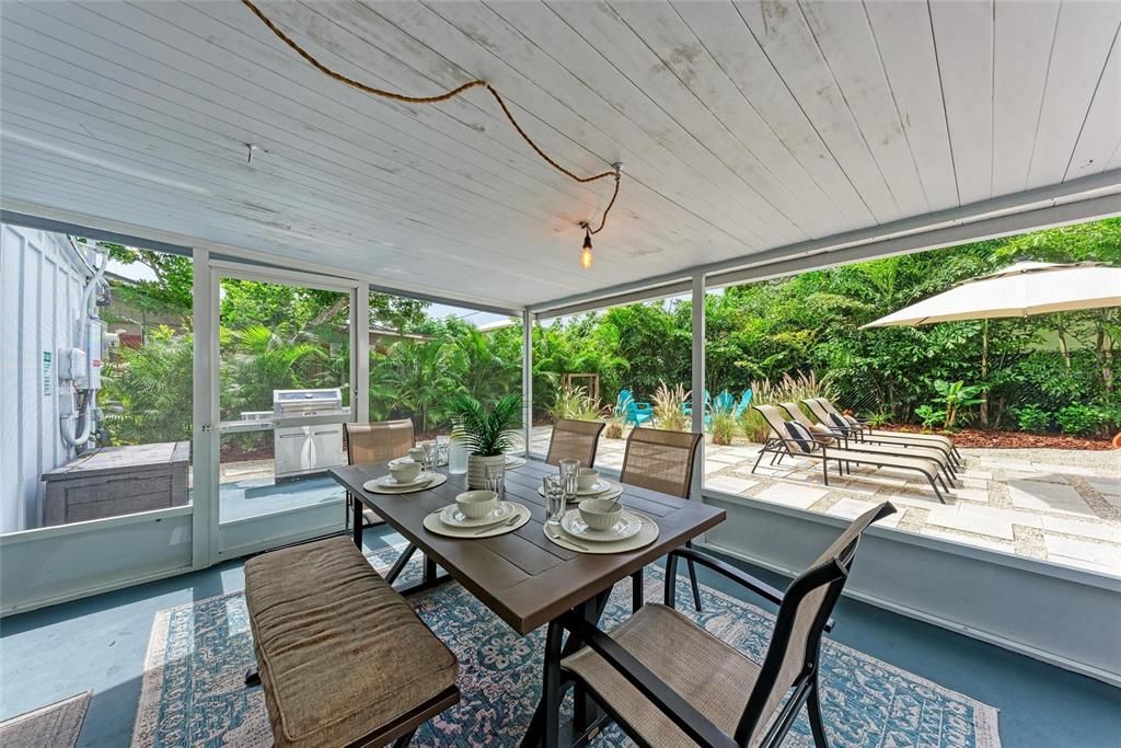 For Sale: $375,000 (3 beds, 1 baths, 951 Square Feet)
