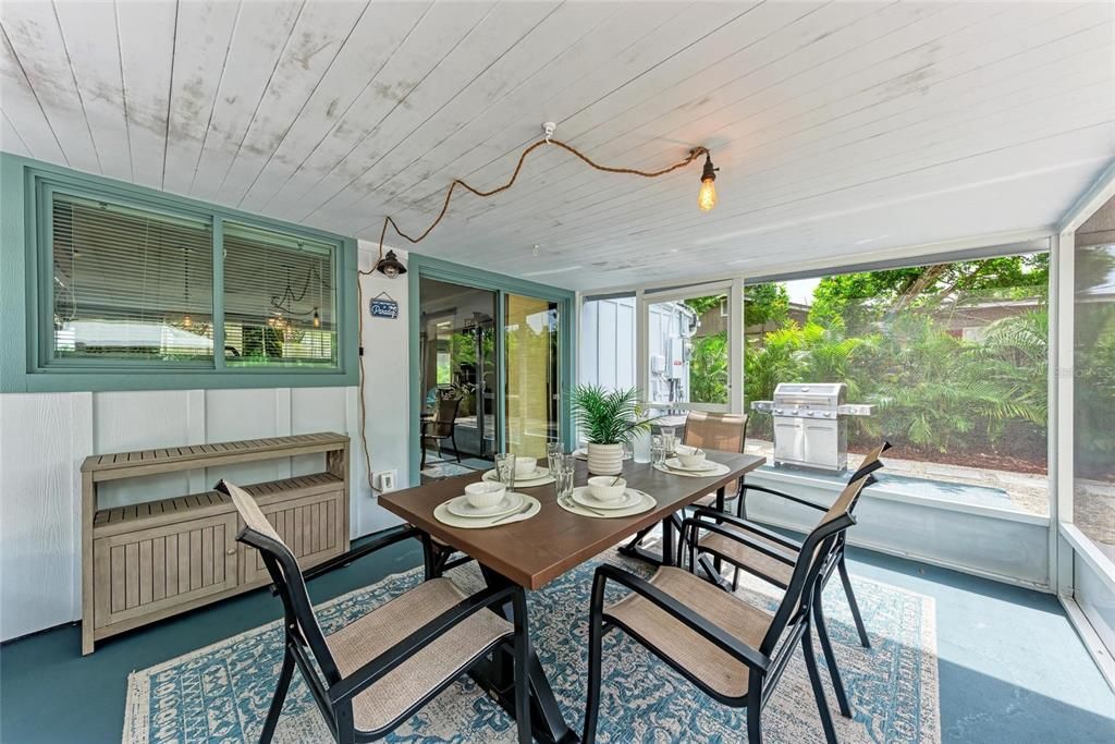 For Sale: $375,000 (3 beds, 1 baths, 951 Square Feet)