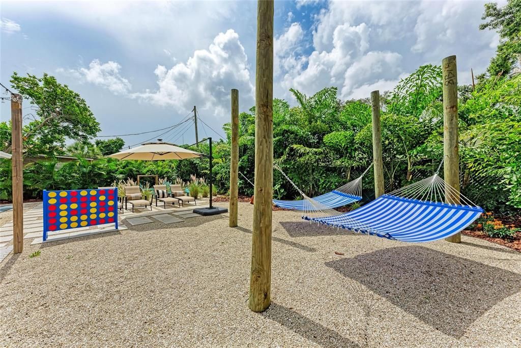 For Sale: $375,000 (3 beds, 1 baths, 951 Square Feet)