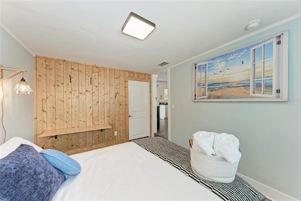 For Sale: $375,000 (3 beds, 1 baths, 951 Square Feet)