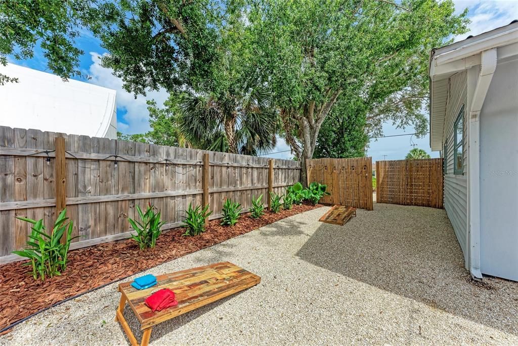 For Sale: $375,000 (3 beds, 1 baths, 951 Square Feet)