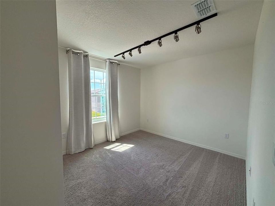 For Rent: $2,300 (4 beds, 2 baths, 2123 Square Feet)