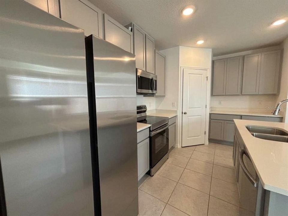 For Rent: $2,300 (4 beds, 2 baths, 2123 Square Feet)