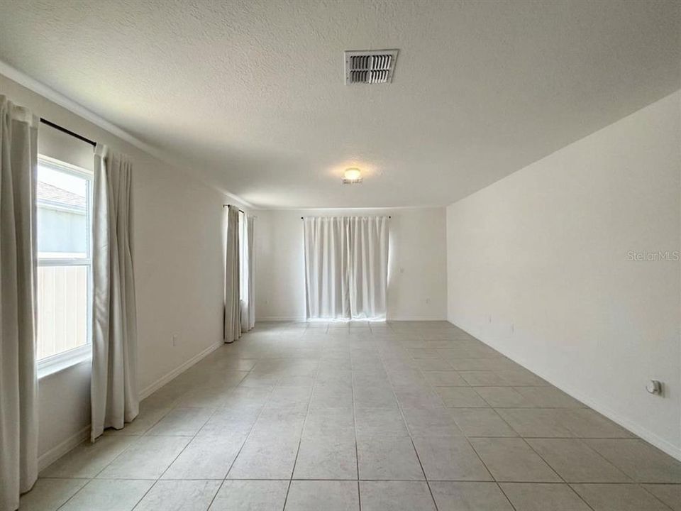 For Rent: $2,300 (4 beds, 2 baths, 2123 Square Feet)