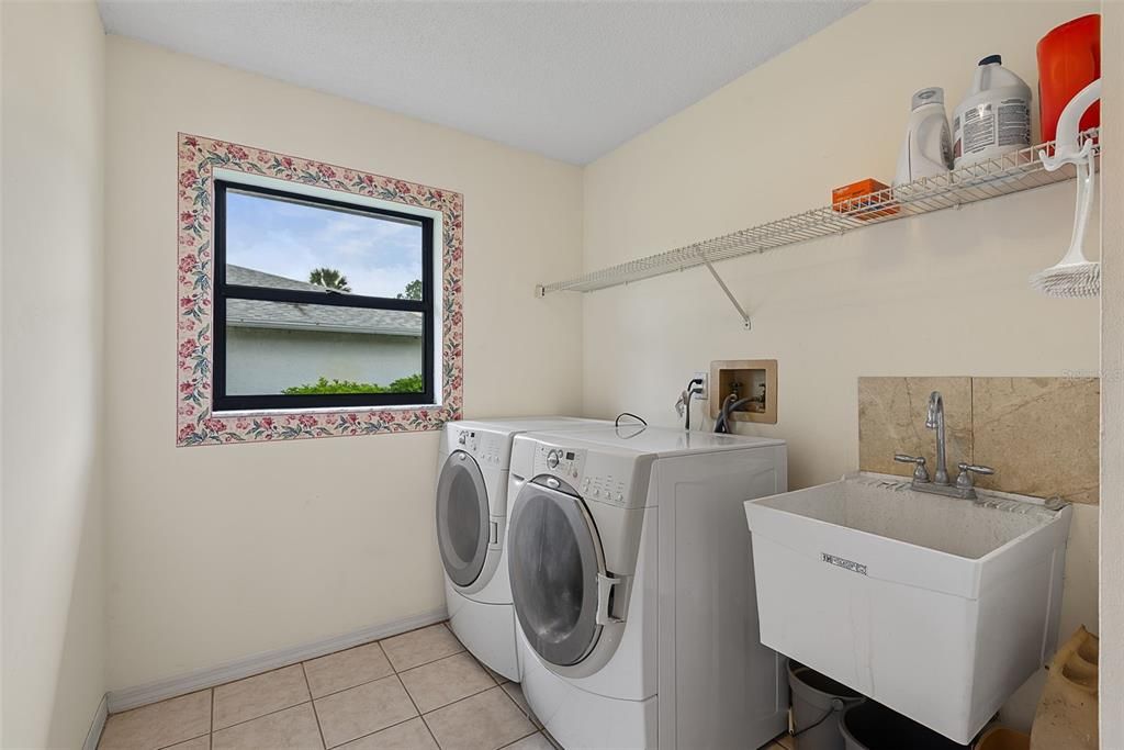 For Sale: $359,900 (3 beds, 2 baths, 1812 Square Feet)