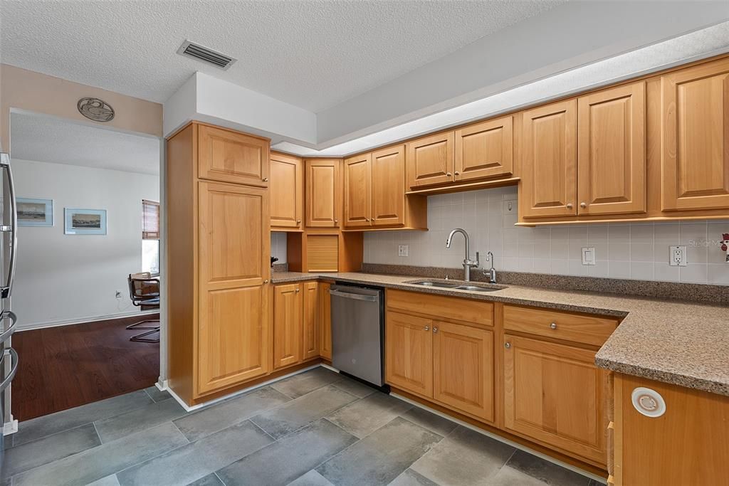 For Sale: $359,900 (3 beds, 2 baths, 1812 Square Feet)