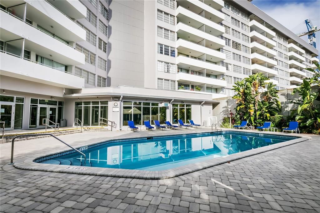 For Rent: $2,690 (2 beds, 2 baths, 1045 Square Feet)