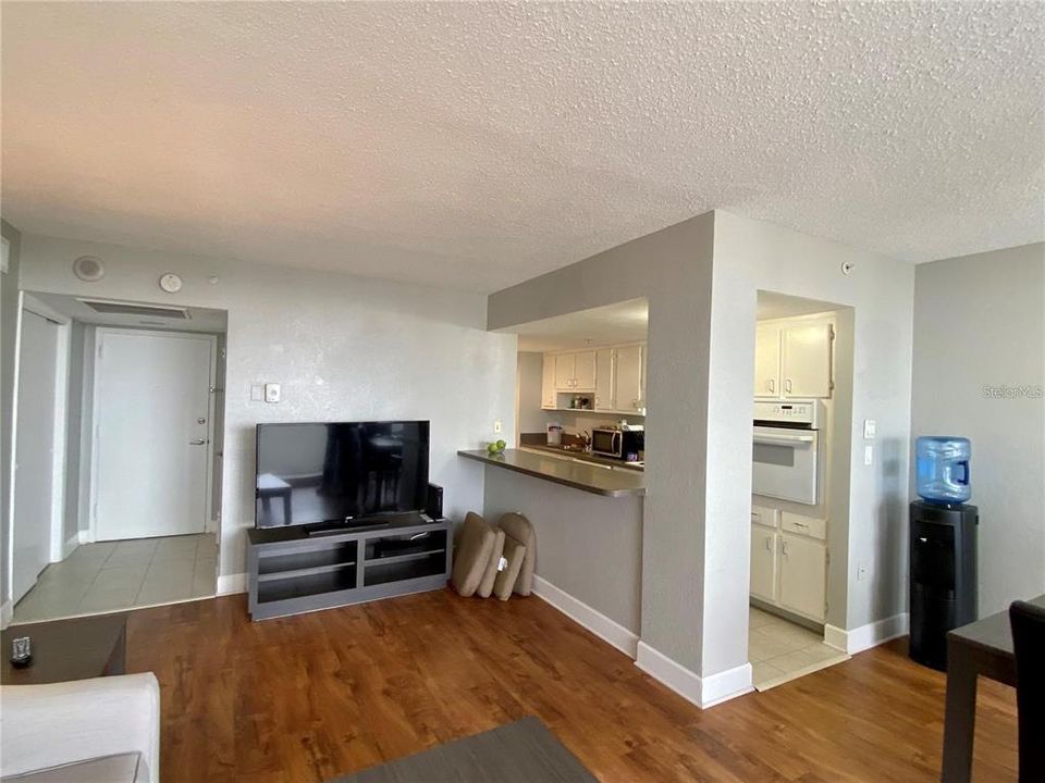 For Rent: $2,690 (2 beds, 2 baths, 1045 Square Feet)