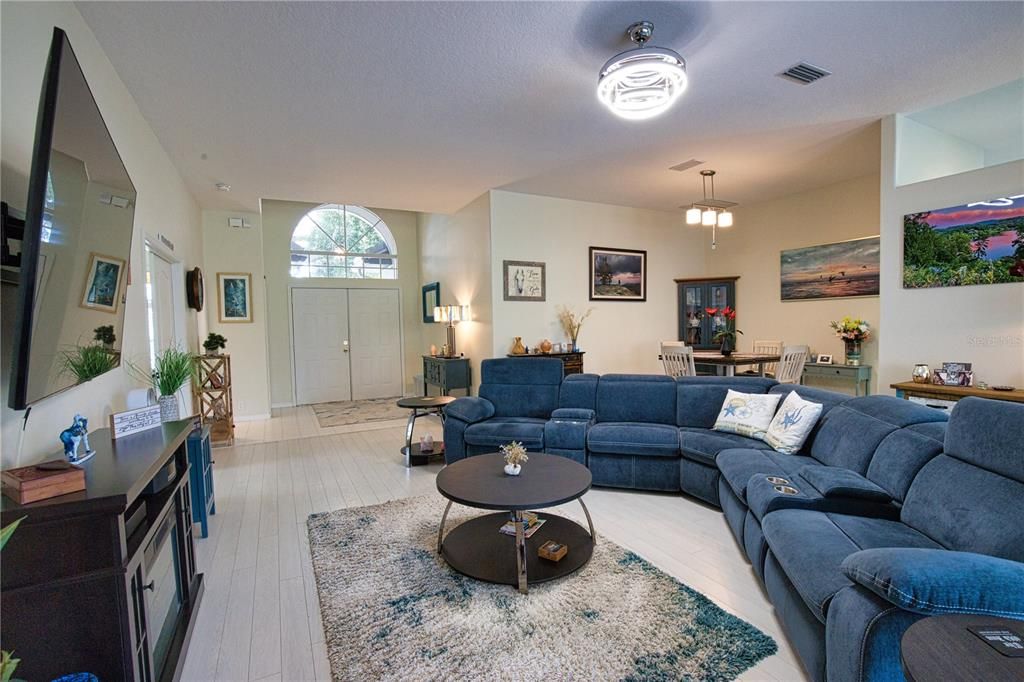 For Rent: $2,650 (3 beds, 2 baths, 1635 Square Feet)