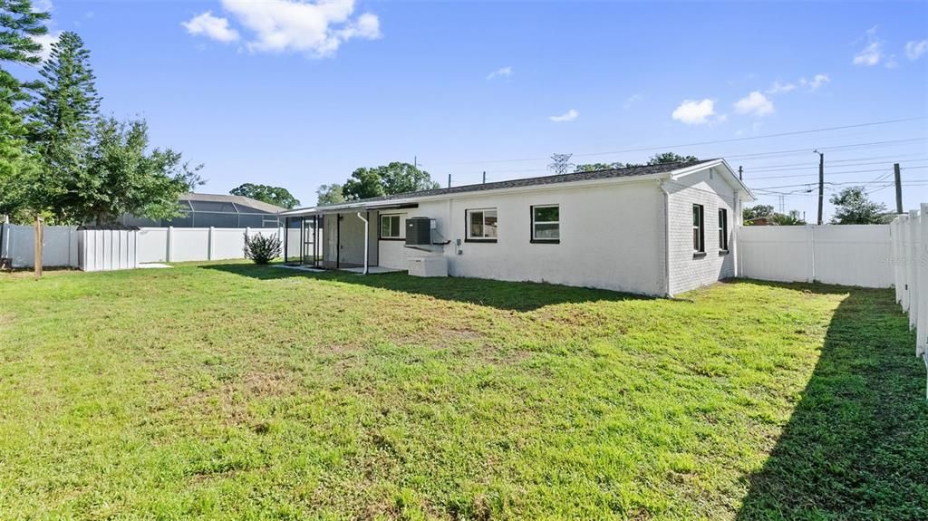 For Sale: $320,999 (3 beds, 1 baths, 1272 Square Feet)