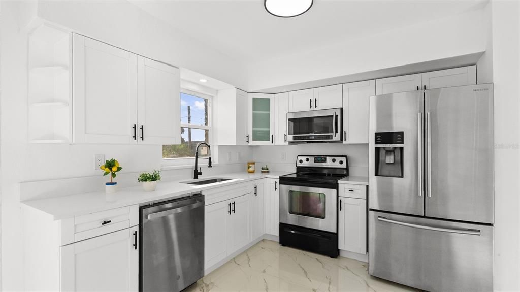 For Sale: $320,999 (3 beds, 1 baths, 1272 Square Feet)
