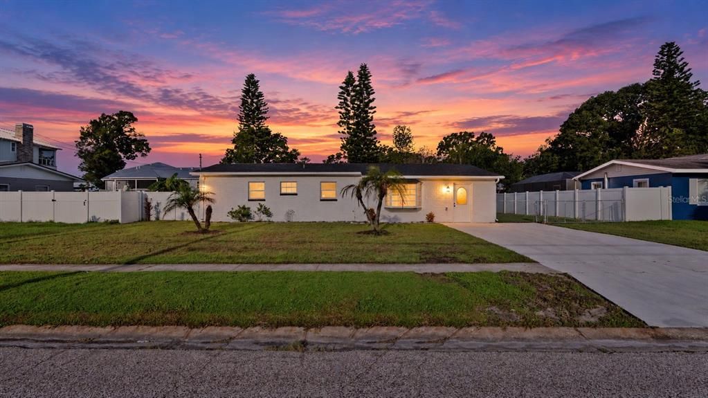 For Sale: $320,999 (3 beds, 1 baths, 1272 Square Feet)