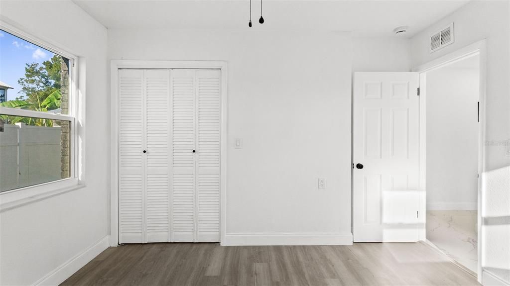 For Sale: $320,999 (3 beds, 1 baths, 1272 Square Feet)