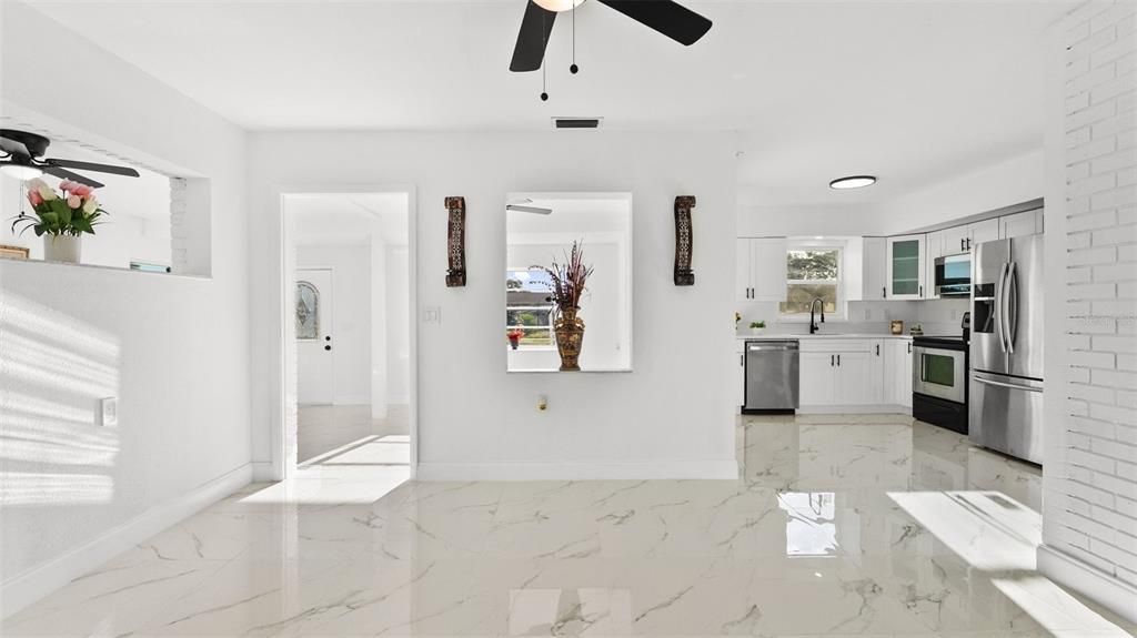 For Sale: $320,999 (3 beds, 1 baths, 1272 Square Feet)