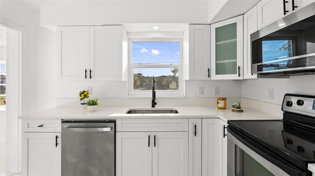 For Sale: $320,999 (3 beds, 1 baths, 1272 Square Feet)