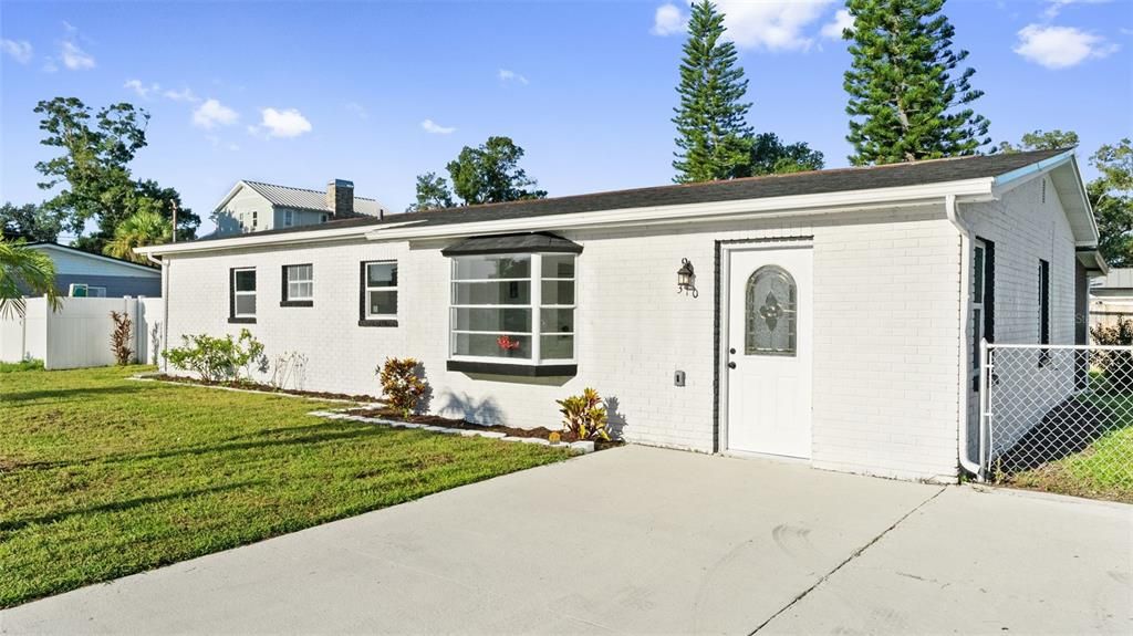For Sale: $320,999 (3 beds, 1 baths, 1272 Square Feet)