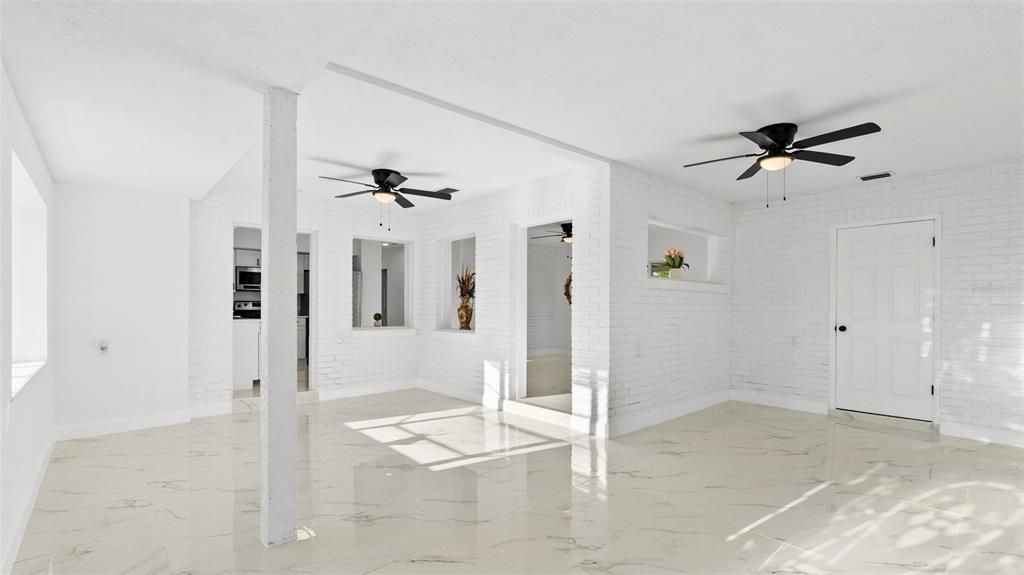 For Sale: $320,999 (3 beds, 1 baths, 1272 Square Feet)