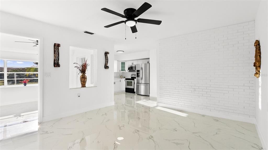 For Sale: $320,999 (3 beds, 1 baths, 1272 Square Feet)