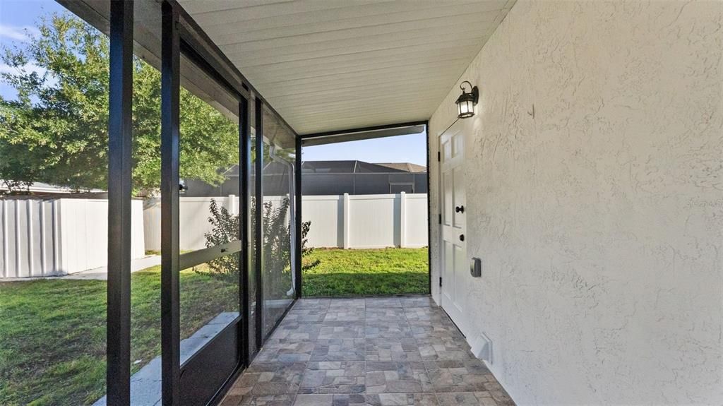 For Sale: $320,999 (3 beds, 1 baths, 1272 Square Feet)