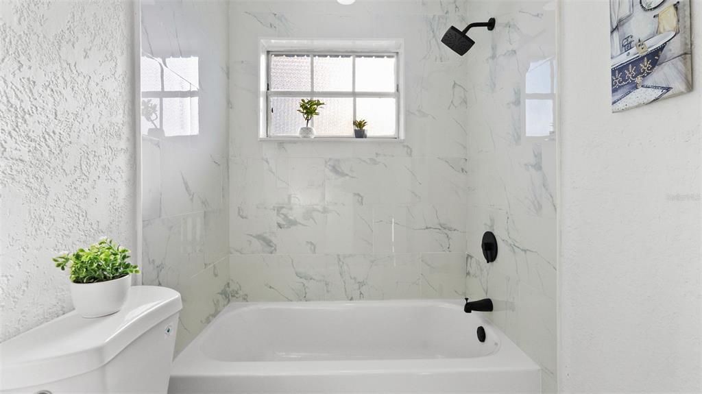 For Sale: $320,999 (3 beds, 1 baths, 1272 Square Feet)