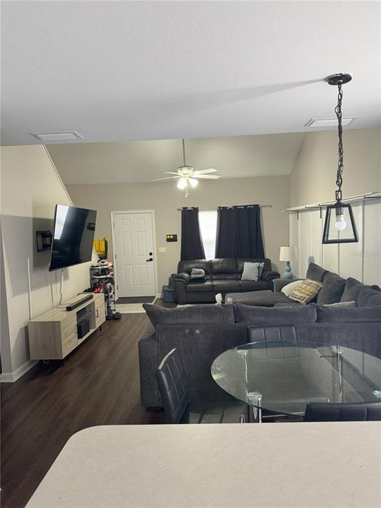 For Rent: $780 (3 beds, 3 baths, 1344 Square Feet)