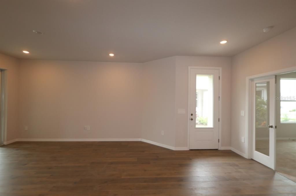 For Sale: $474,990 (2 beds, 2 baths, 1748 Square Feet)