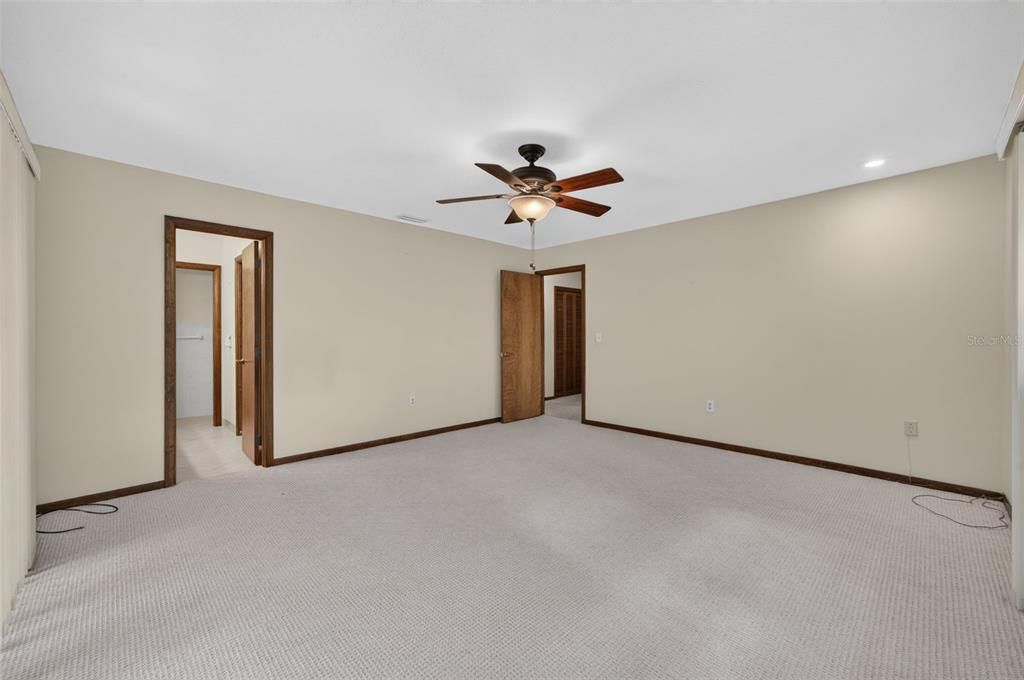 For Sale: $699,000 (4 beds, 2 baths, 2545 Square Feet)