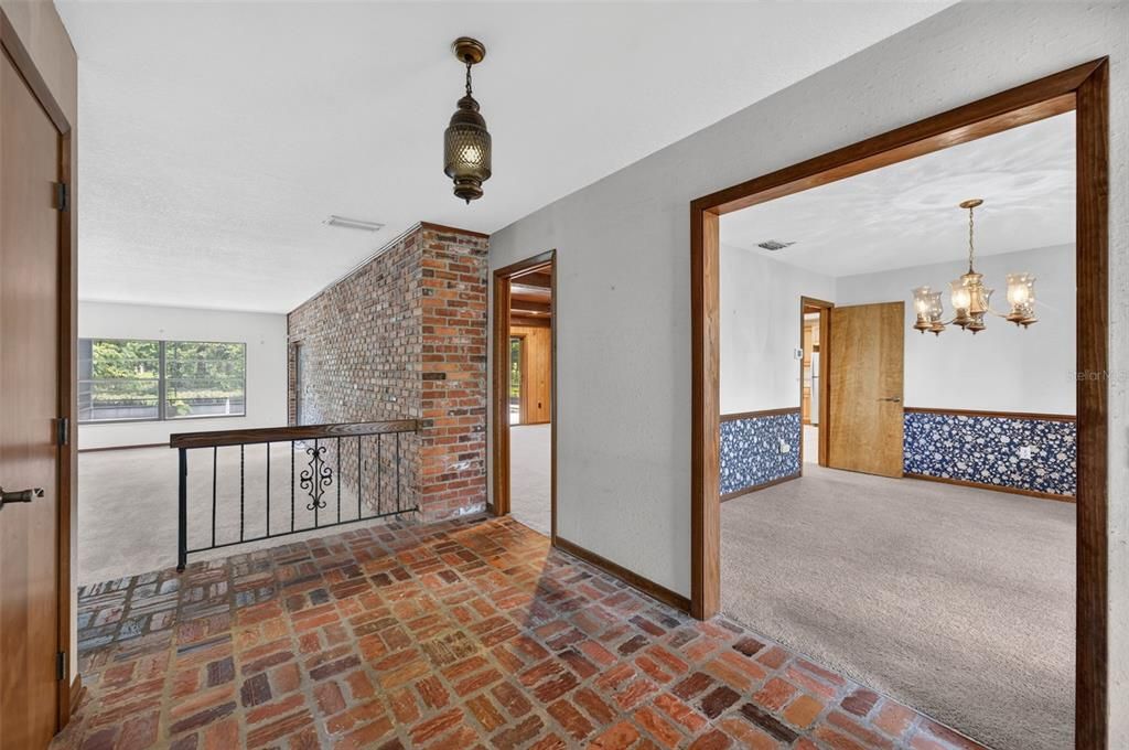 For Sale: $699,000 (4 beds, 2 baths, 2545 Square Feet)