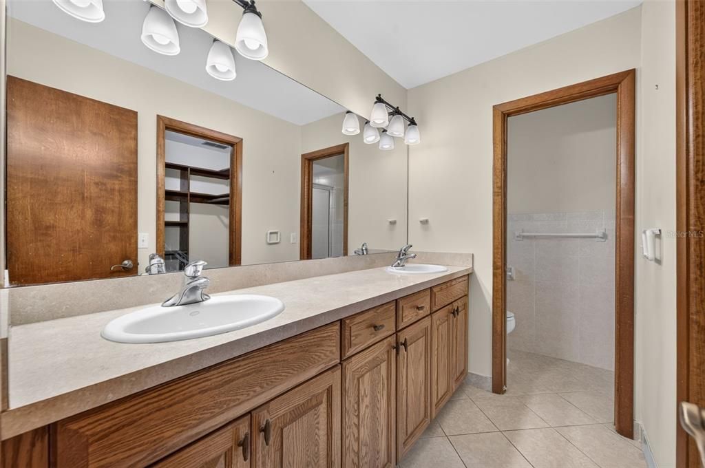 For Sale: $699,000 (4 beds, 2 baths, 2545 Square Feet)