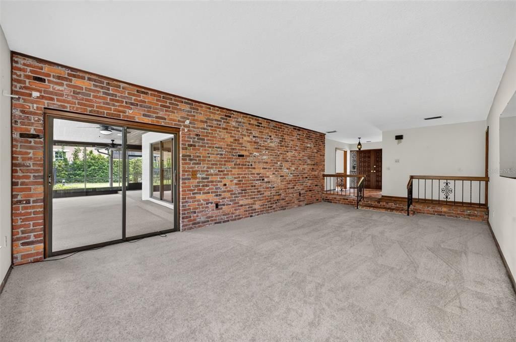 For Sale: $699,000 (4 beds, 2 baths, 2545 Square Feet)