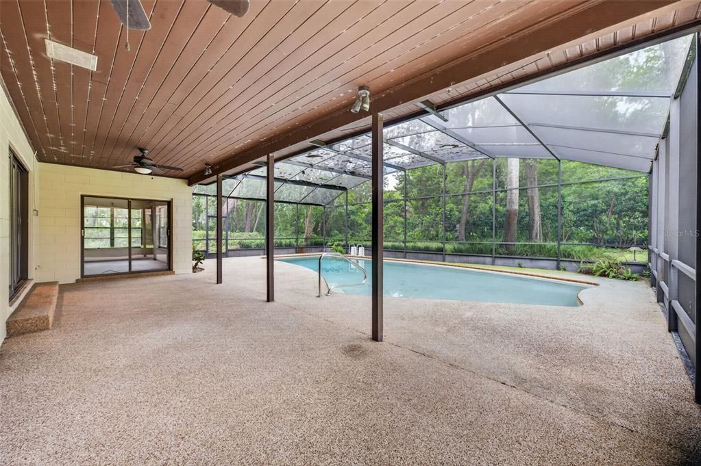 For Sale: $699,000 (4 beds, 2 baths, 2545 Square Feet)