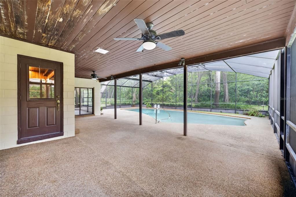 For Sale: $699,000 (4 beds, 2 baths, 2545 Square Feet)