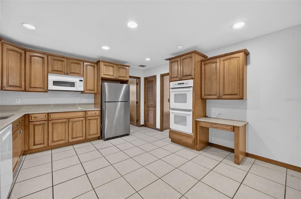 For Sale: $699,000 (4 beds, 2 baths, 2545 Square Feet)