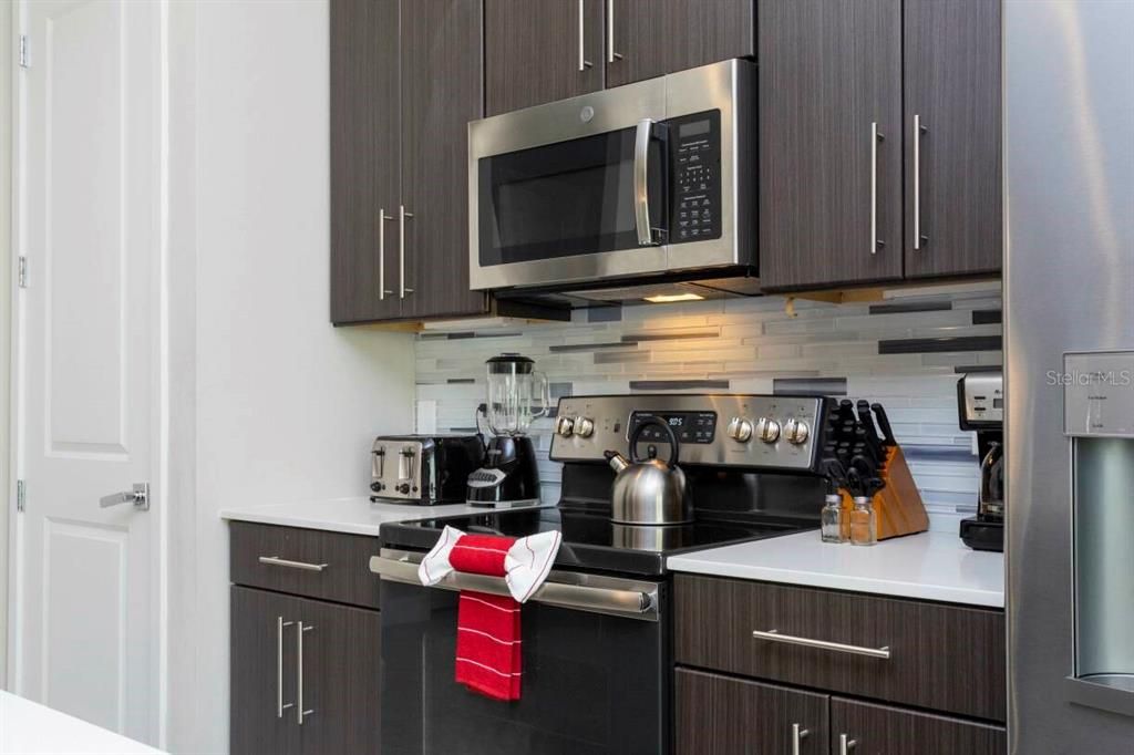 For Sale: $389,000 (4 beds, 3 baths, 1871 Square Feet)