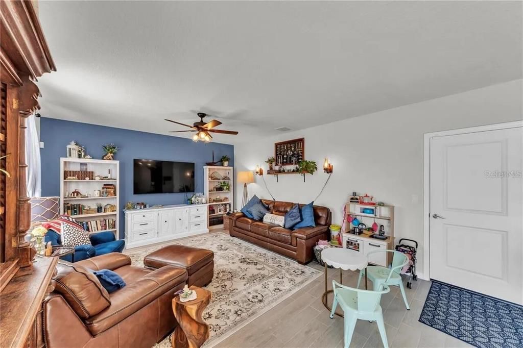 For Sale: $389,700 (4 beds, 2 baths, 2338 Square Feet)