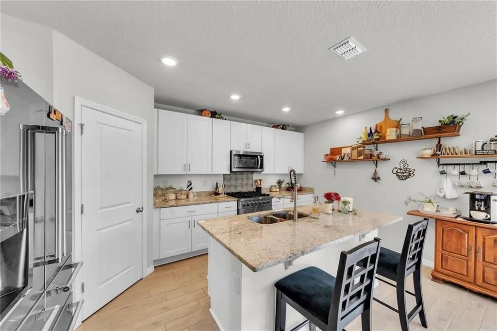 For Sale: $389,700 (4 beds, 2 baths, 2338 Square Feet)