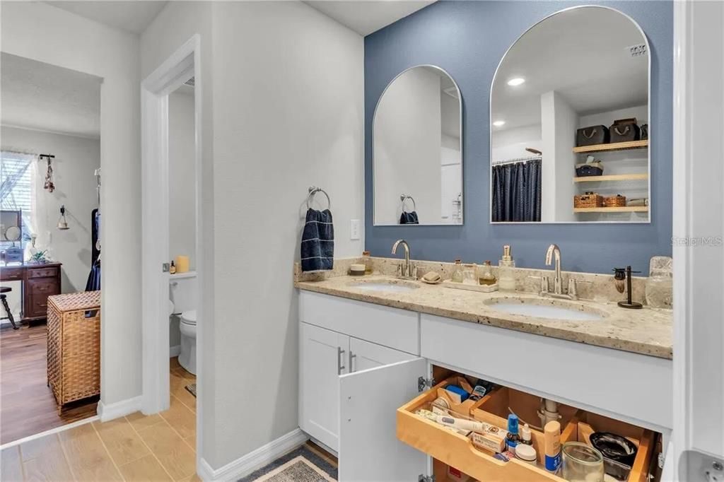 For Sale: $389,700 (4 beds, 2 baths, 2338 Square Feet)